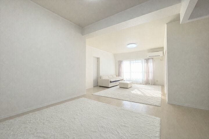 広々とした空間にスッキリと家具を配置すれば、
いつでも片付いた状態をキープできます。