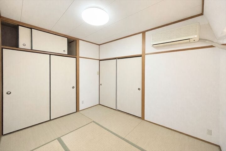 リビングとつながる畳敷きのお部屋は、
お客さまが遊びに来た時にも使えますし、
ちょっと疲れた時にお昼寝できるのもうれしいですね。