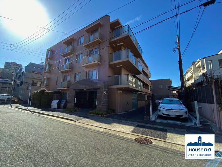 【外観】
ペット可!
地下鉄東山線「一社駅」まで約4分の駅近物件です。
コンビニ、スーパーまで徒歩約6分圏内、全居室6帖以上でファミリー層にオススメです。