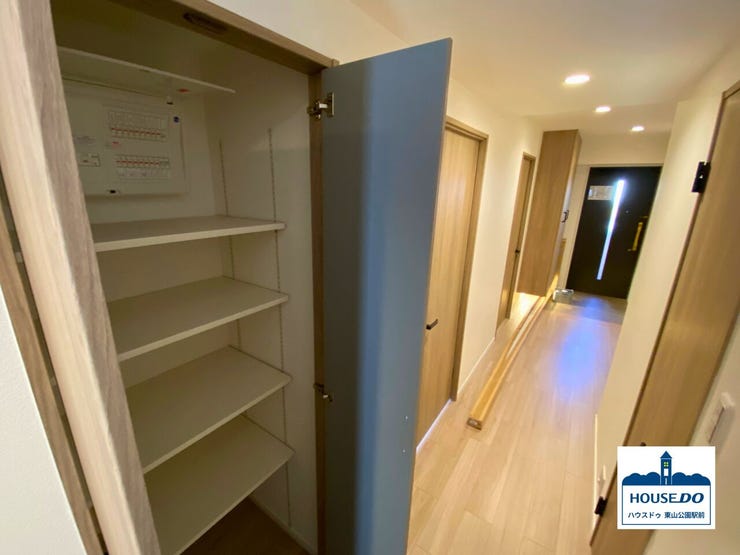 廊下にある収納の様子