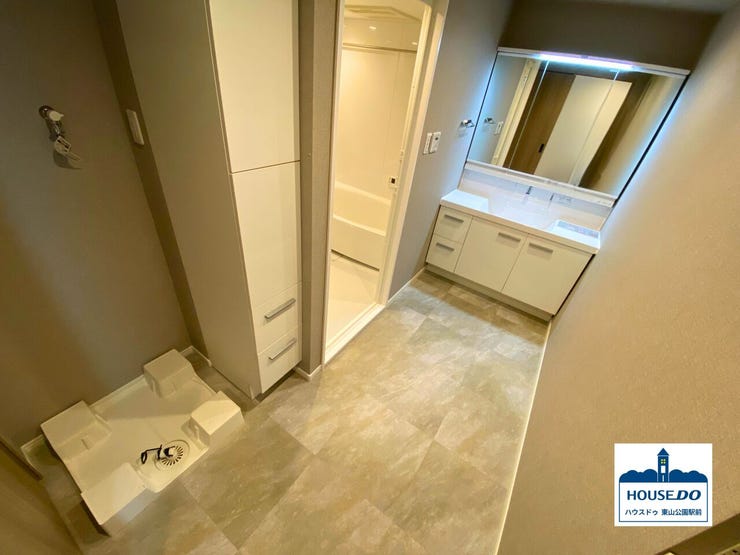 ゆとりのある洗面・脱衣スペースで、朝の身支度も快適に行えます。