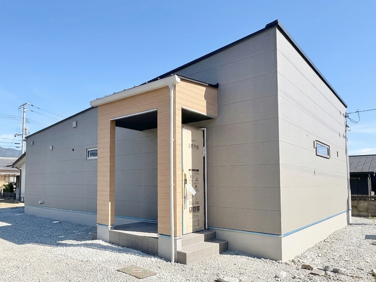 【3/1写真更新!】
「ここから、平屋の暮らしがはじまります。」
まだ何もないこの土地に、これから心地よい平屋が誕生予定。
ワンフロアでつながる開放的な暮らしを今から楽しみにしていてください!