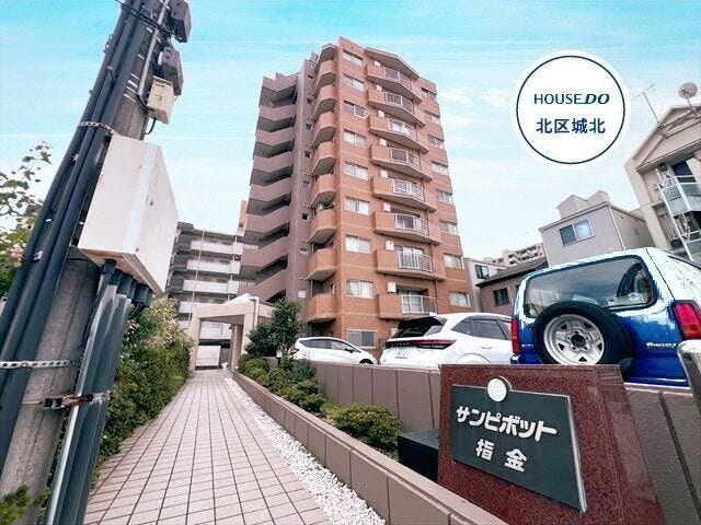 【外観】
名古屋市北区平安2丁目にございます9階建てマンション「サンピボット指金」の2階のお部屋です。小学校やスーパー、薬局など生活に欠かせない環境が徒歩圏内の好立地です♪