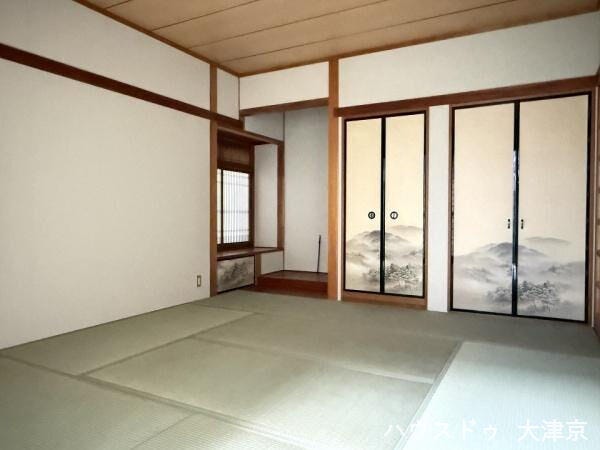 趣ある床の間付き。客間としても重宝する落ち着きの本格和室。