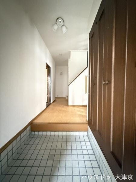 大型のシューズボックス完備。家族全員の靴がスッキリ収まります♪