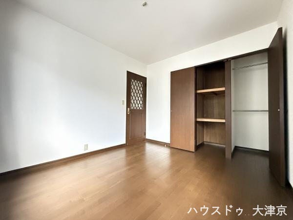 全居室収納完備!2段ハンガーパイプで衣類もスッキリ片付きそうですね♪