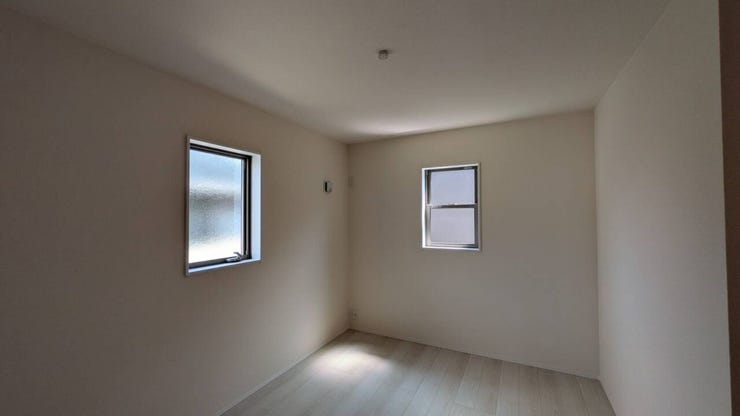 ◇2面採光で明るさをキープできる洋室