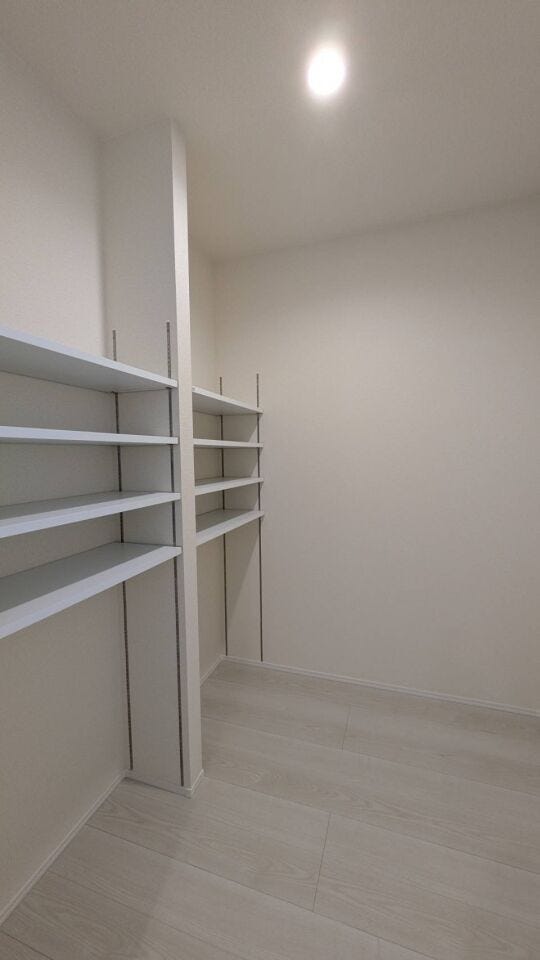 ◇食材のストックなどが可能なキッチン横のパントリー。