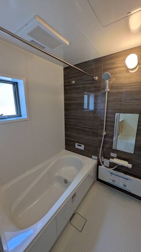 ◇広々と足を伸ばして入れる、ゆとりあるバスルーム