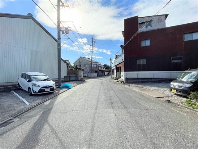 近隣の雰囲気は実際に見て、感じていただくのが一番です!
ぜひ現地を見に来てください♪お問い合わせお待ちしております。