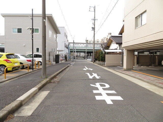 マンション東側道路