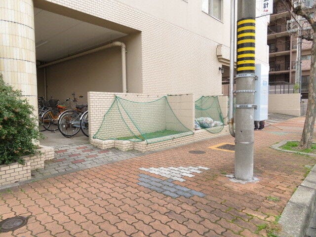 駐輪スペースは屋根があるので雨から大切な自転車を守ります。
