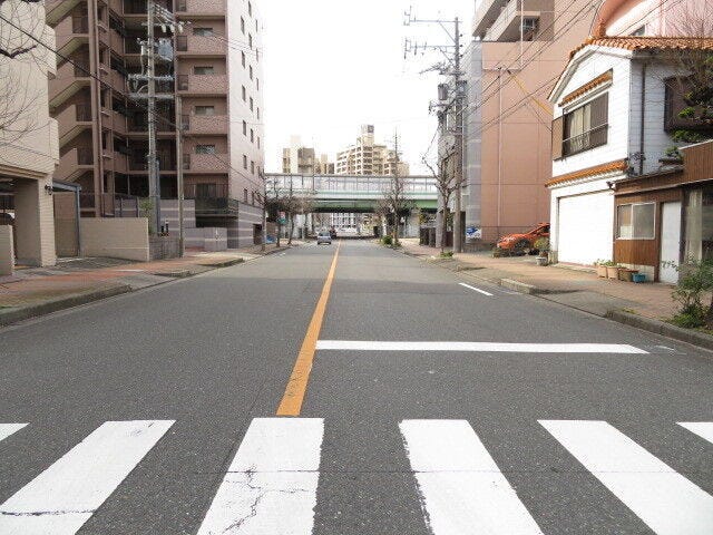 マンション西側道路