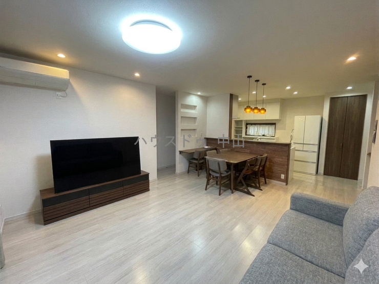 ※家具や日用品を消す加工を施しております。