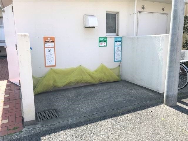 マンションの前にゴミステーションがあり、ゴミ出しもすぐにできます。