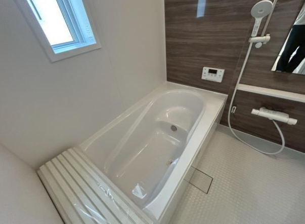 ゆったりとした広さで、毎日のバスタイムを心地よくお楽しみいただけます。※画像は類似物件です