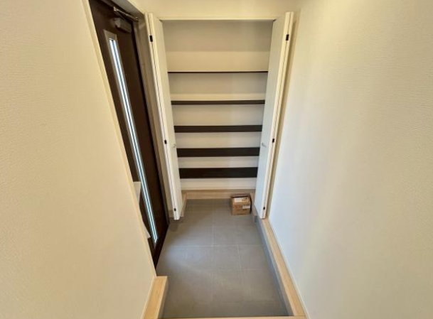 清潔感のある玄関は、来客にも好印象です。※画像は類似物件です