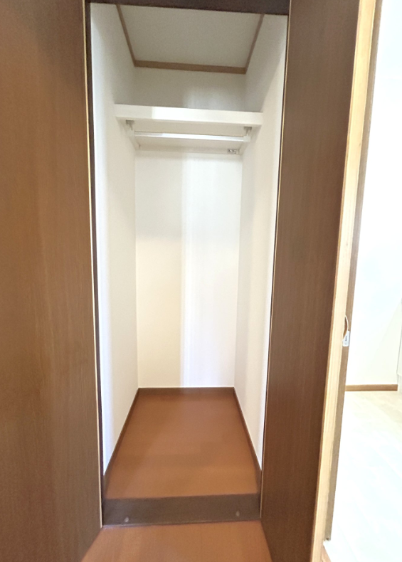 1階廊下収納