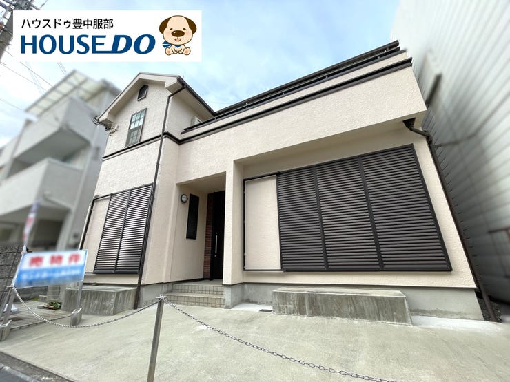 【外観】
ハウスメーカー施工の2世帯住宅です。2階にはロフトあり♪玄関分離型でプライバシーを確保できます。