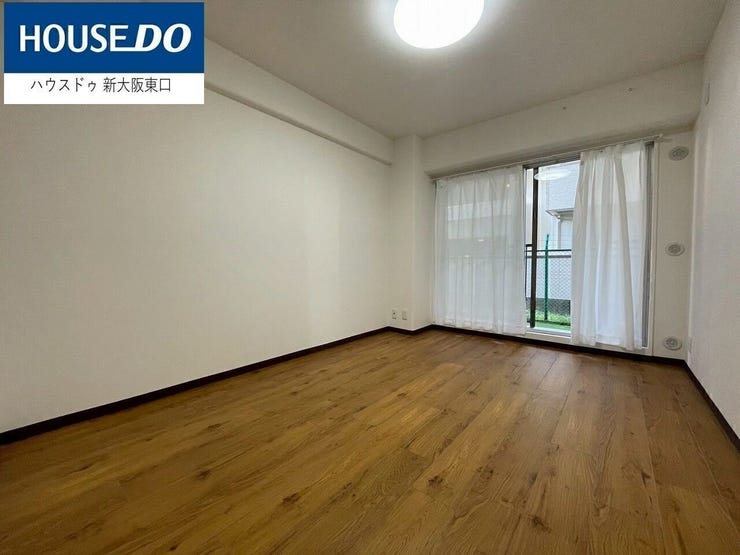 洋室6帖。
天井が高いので、数字以上に広く感じられます。