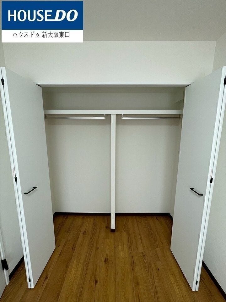 洋室4.4帖の収納。奥行きがありたくさんのお荷物が入りそうですね!