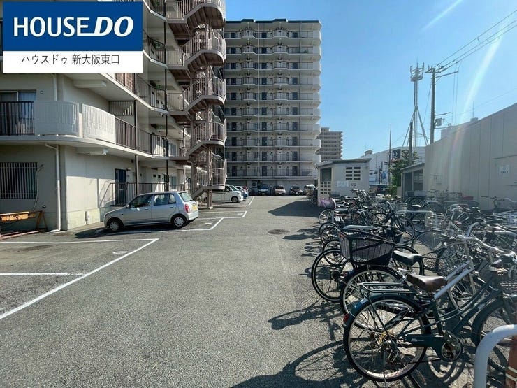 駐車場スペース。
自転車もご家族分置けます。