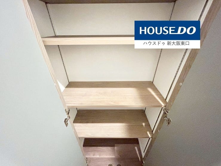 通路にある収納室です。