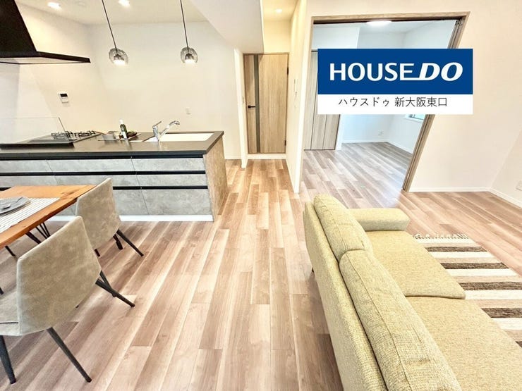 南向きのバルコニーがある18.4帖のLDKです。
4.5帖の部屋があります。