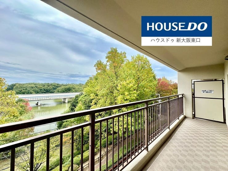 ワイドバルコニーは撥水仕様
うつくしい緑の公園が見渡せます。