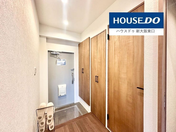 玄関にもダウンライト新設
収納もたっぷりあり、お荷物で困りません。