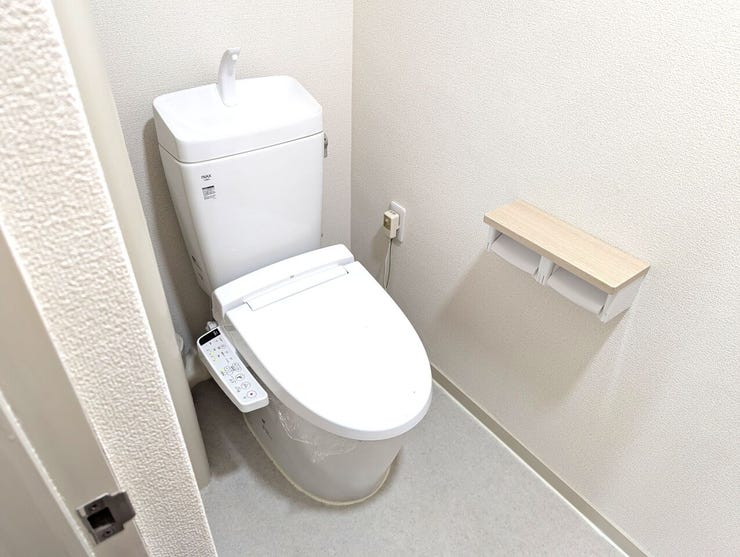 温水洗浄便座完備。冬でも快適に使えます。