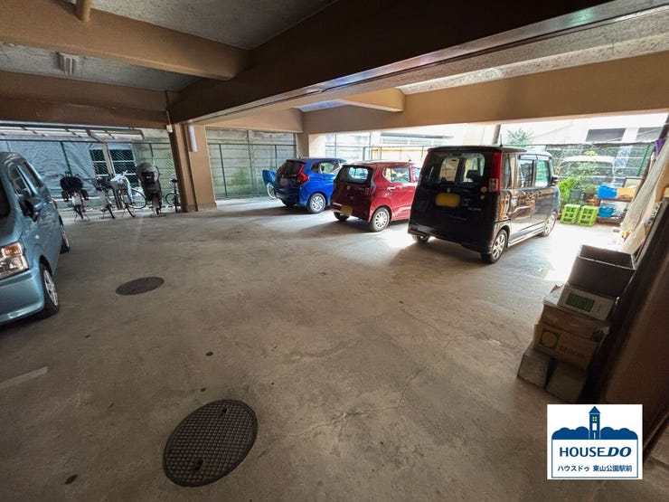 敷地内平面駐車場の様子