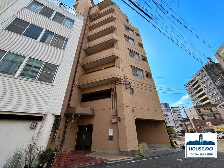 【外観】
桜通線「高岳駅」まで徒歩約8分!
コンビニ・スーパーまで徒歩約3分と日々のお買い物に便利!
保育園、幼稚園、小学校が徒歩約9分圏内!通園・通学が近くて安心♪ファミリー層にオススメです!