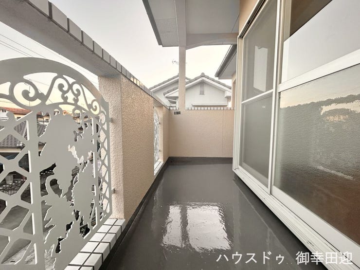 ■空の下の開放的な特等席■日光浴や読書、外の空気を感じながらリフレッシュ。暮らしを豊かにする、もう一つの心地よい空間です。