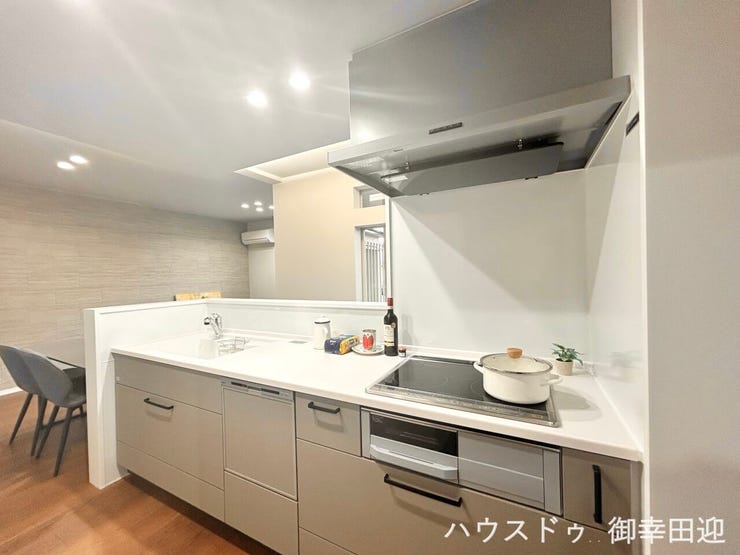 ■家族の「美味しい」が集まる舞台■高い機能性と美しいデザインを両立。料理する人も、待つ人も、笑顔になれる場所です。