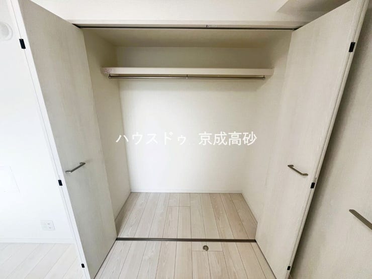 大型のクローゼットです!
これだけの収納力があれば部屋もスッキリ保てますよ!