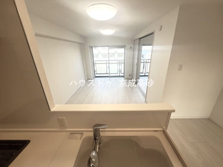 人気の対面式キッチンです!お子様から目を離さずにお料理ができることが最大の利点。お料理中も家族とのコミュニケーションは大切にしたいものですよね♪