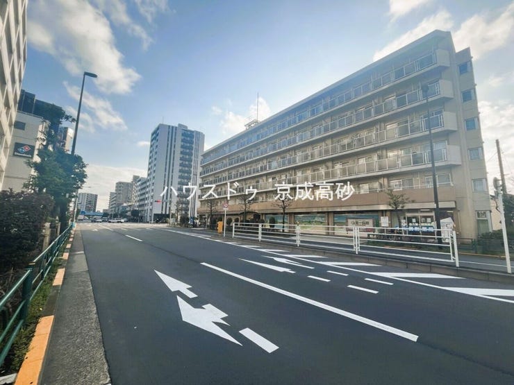 前面道路含む外観