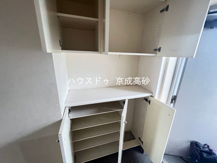 大型の下駄箱収納でお気に入りの靴もたっぷり収納できますね!