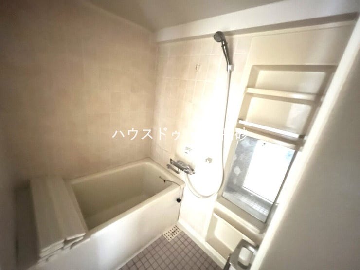 日々の疲れやストレスから心と身体を解放。上質な空間で優雅で快適なバスタイムを。換気機能もついており、お風呂掃除もしやすいですね♪