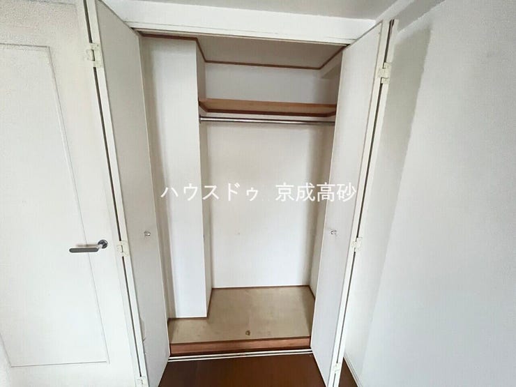 クローゼットです!
これだけの収納力があれば部屋もスッキリ保てますよ!