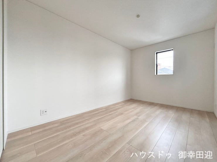 ■2階7.0帖洋室■寝室、書斎、趣味の部屋。家族の成長やライフスタイルに合わせ、様々な使い方ができる快適な空間です。