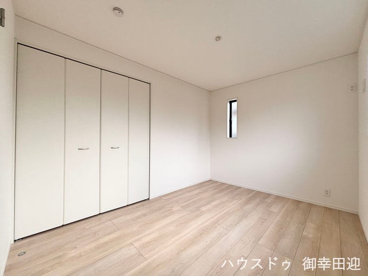 ■2階6.0帖洋室■寝室、書斎、趣味の部屋。家族の成長やライフスタイルに合わせ、様々な使い方ができる快適な空間です。