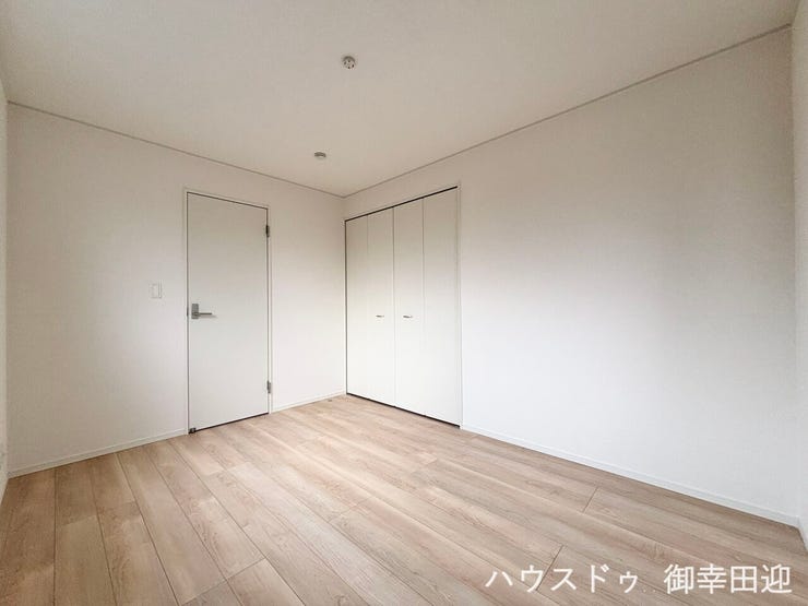 ■2階6.0帖洋室■寝室、書斎、趣味の部屋。家族の成長やライフスタイルに合わせ、様々な使い方ができる快適な空間です。