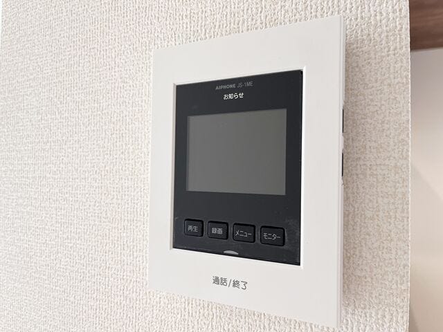 インターホン:モニター付きインターホンはお子様のお留守番に防犯面でも安心です。