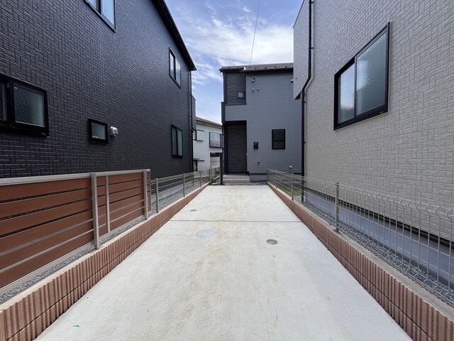 駐車場:駐車場は縦列駐車になりますが2台駐車可能です。