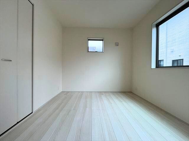 1階4.5帖洋室は扉を開けてリビングと繋げて使うのもよし、お客様の宿泊場所に利用するのもよしと色々使い勝手が良さそうです
(2026年2月24日 撮影)