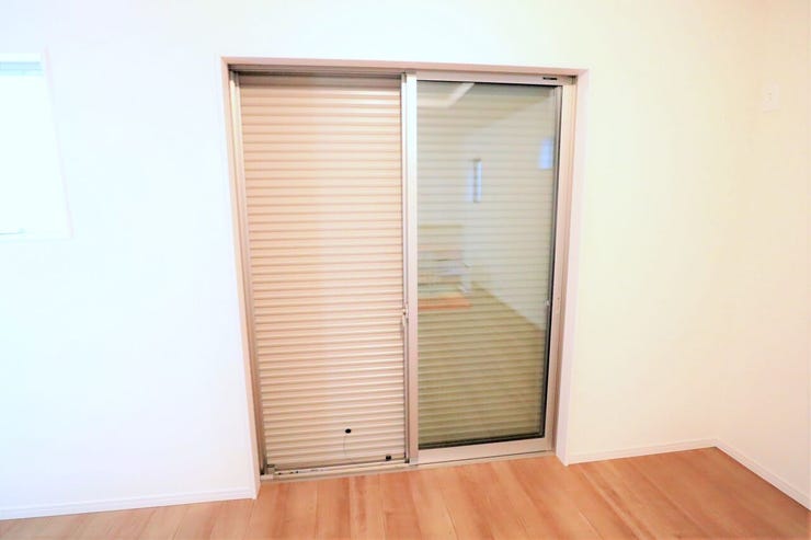 シャッター雨戸 同仕様
長期の旅行や台風などの災害に役立ちます!