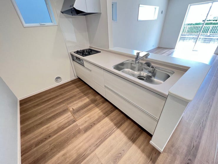 キッチン 同仕様
使い勝手の良いカウンターシステムキッチン♪
家族の様子を見守りながら家事ができます♪