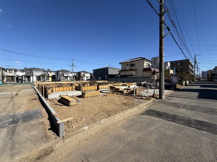 生活する上で必要な施設(保育園、小中学校、スーパー等々)が全てそろっているといっても過言ではないくらい、暮らしやすい環境となっております!